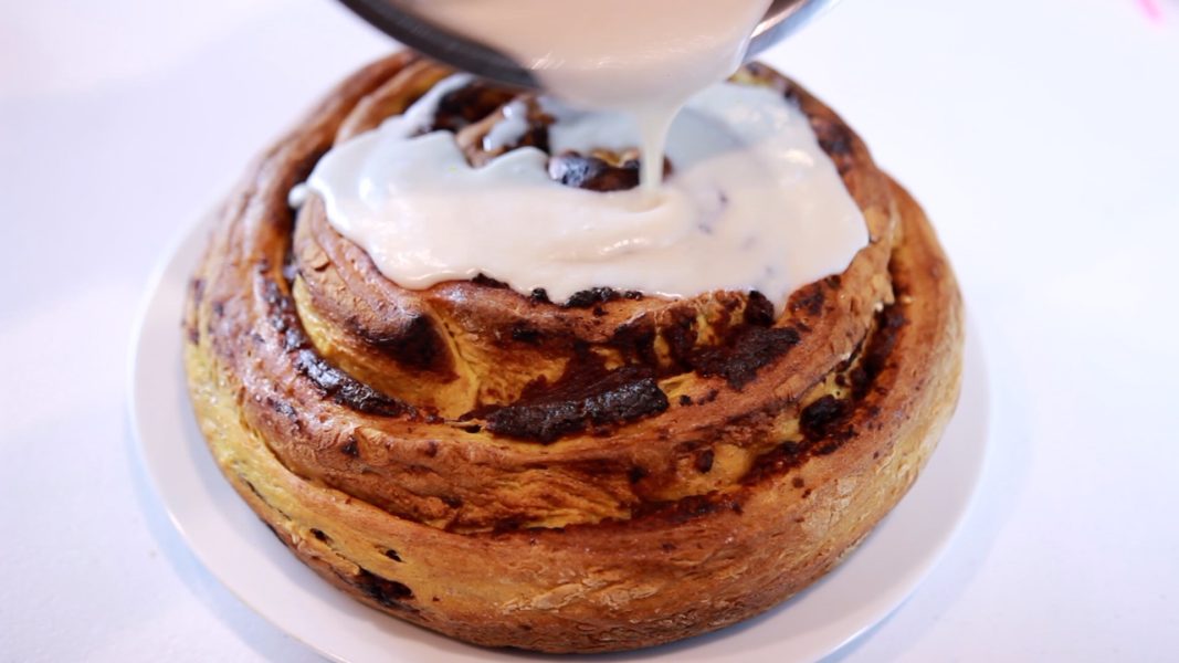 giant vegan pumpkin cinnamon roll