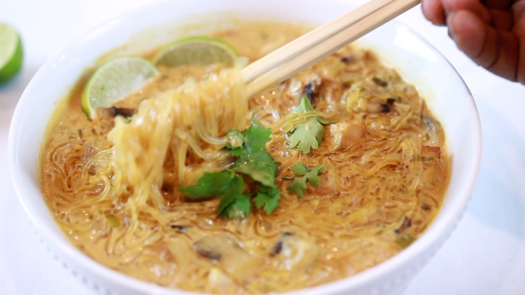 vegan red thai curry noodles