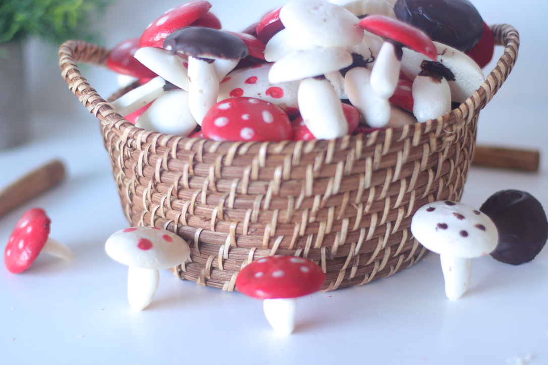 Vegan Meringue Mushrooms